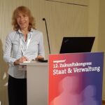 Swetlana Franken, DHAW-Professorin, am Rednerpult.